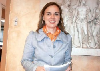 Η τριπλοθεσίτισσα προστατευόμενη του κ. Στουρνάρα