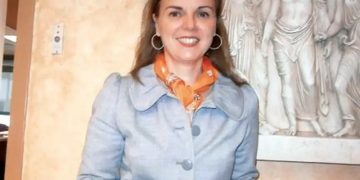 Alldaynews.gr Η τριπλοθεσίτισσα προστατευόμενη του κ. Στουρνάρα