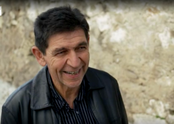 Μας γονάτισε: H πρώτη ατάκα του Φατσέα στο νέο «Καφέ» έγινε viral σε 10 δεύτερα (Vid)
