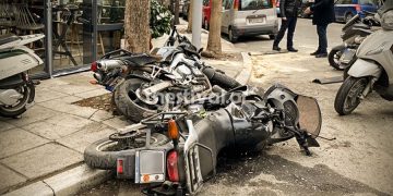 Alldaynews.gr Θεσσαλονίκη: Έχασε τον έλεγχο του οχήματός της και προσέκρουσε σε σταθμευμένες μοτοσικλέτες (pics)