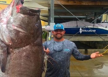 Ψάρεψε σφυρίδα 50 ετών και 158 κιλών! (pics)