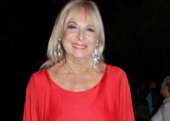 «Συγγνώμη, δε μπορώ να συνεχίσω» – Λιποθύμησε στην παράσταση η Άννα Φόνσου