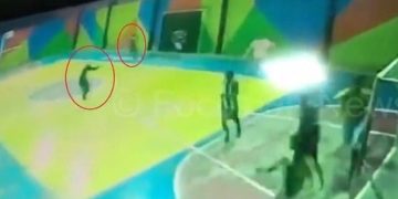 Ένοπλοι άνοιξαν πυρ κατά μαθητών σε σχολείο – Το βίντεο σοκάρει