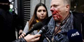 Alldaynews.gr ΠΡΙΝ ΑΠΟ ΛΙΓΟ: Άγριος ξυλοδαρμός δημοσιογράφου από ακροδεξιούς στο Σύνταγμα