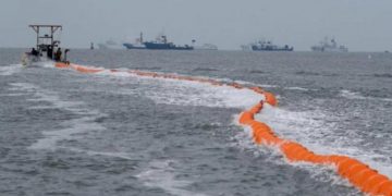 Alldaynews.gr «Καθημερινή» κατά κυβέρνησης για τα πλωτά φράγματα: «Σαν να βάλαμε τέντα για την κλιματική αλλαγή»