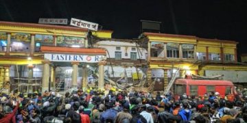 Κατάρρευση σιδηροδρομικού σταθμού με δεκάδες αγνοούμενους – Βίντεο-σοκ από την καταστροφή (Videos)