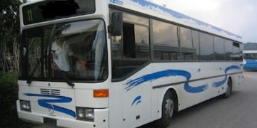 Alldaynews.gr Έντρομοι επιβάτες είδαν να ανεβαίνει στο λεωφορείο και να δέρνει τον οδηγό!