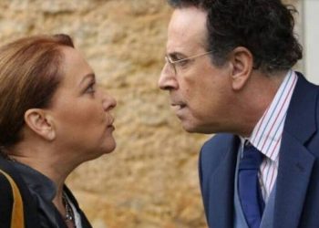 Απίστευτη Ανατροπή στο Καφέ της Χαράς!!