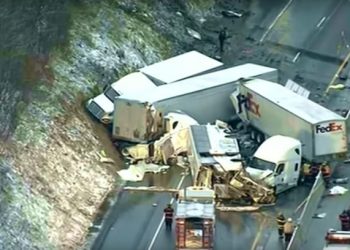 Φονική καραμπόλα στην Πενσιλβάνια των ΗΠΑ! Πέντε νεκροί, δεκάδες τραυματίες – Εικόνες σοκ από το σημείο