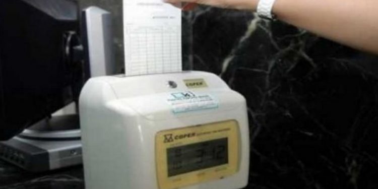 Alldaynews.gr Δημόσιο: Τέλος το χτύπημα της κάρτας για τους υπαλλήλους