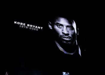 Alldaynews.gr Ανατριχιαστικές στιγμές σε αγώνα του NBA! Έκλαιγαν με λυγμούς οι παίκτες για τον Κόμπι Μπράιαντ (videos)