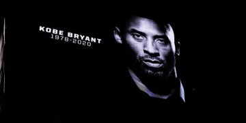 Alldaynews.gr Ανατριχιαστικές στιγμές σε αγώνα του NBA! Έκλαιγαν με λυγμούς οι παίκτες για τον Κόμπι Μπράιαντ (videos)