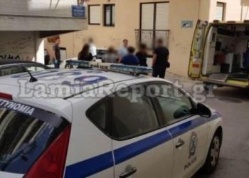 Ταξιτζής περίμενε πελάτισσα να κατέβει από το σπίτι, αλλά αυτή ξεψυχούσε στο σπίτι της