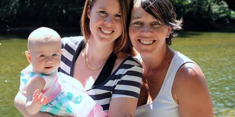 Alldaynews.gr Λεσβία μαμά «το έσκασε» με τον δωρητή σπέρματος – Την αναζητά η Interpol (pics)