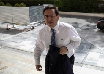 Δυσφορία στην ΝΔ: Επανιδρύει το Υπουργείο Μεταναστευτικής Πολιτικής του Τσίπρα με υπουργό τον τραπεζίτη …Μηταράκη- Ειρωνεία από Τσίπρα