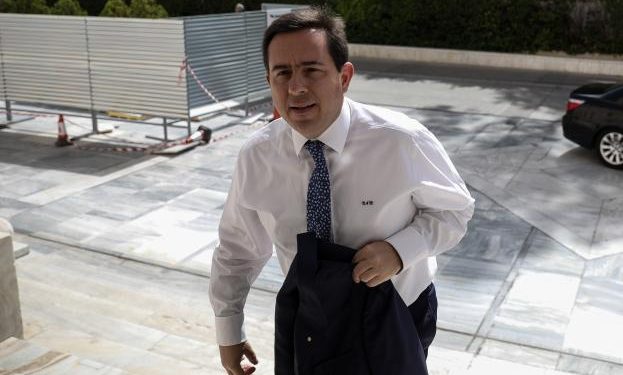 Alldaynews.gr Δυσφορία στην ΝΔ: Επανιδρύει το Υπουργείο Μεταναστευτικής Πολιτικής του Τσίπρα με υπουργό τον τραπεζίτη …Μηταράκη- Ειρωνεία από Τσίπρα