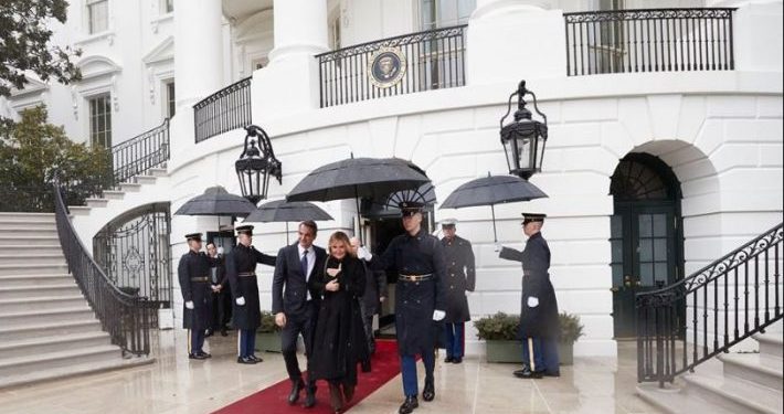 Alldaynews.gr «Με είδε κανείς;»: Η… γκάφα του Μητσοτάκη στον Λευκό Οίκο που σχολιάστηκε έντονα (vid)