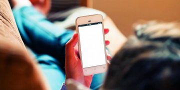 Alldaynews.gr Προσοχή: Μην βλέπετε π0ρνό στο κινητό σας