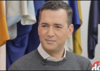 Άγγελος Μπράτης: “Επειδή είμαι gay δεν ενδιαφέρονται τα media για μένα”