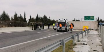 Alldaynews.gr Τροχαίο με νταλίκα στην Αθηνών-Θεσσαλονίκης (pics)