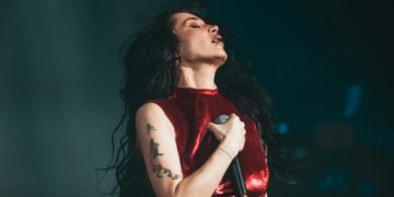 Alldaynews.gr Άγριο ξύλο και και μηνύσεις στο μαγαζί που εμφανίζονται Πάολα και Κουρκούλης