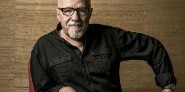 Alldaynews.gr Πάολο Κοέλιο: «Έγραφα παιδικό βιβλίο με τον Κόμπι Μπράιαντ – Το διέγραψα»