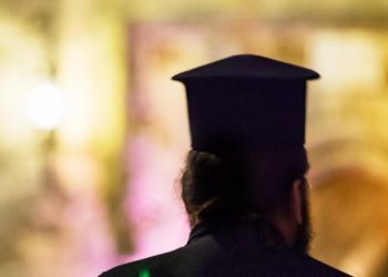 Θεσσαλονίκη: Παπάς έταζε δουλειά σε ανέργους και τους αποσπούσε χρήματα