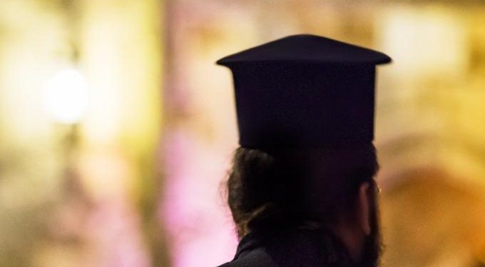 Alldaynews.gr Θεσσαλονίκη: Παπάς έταζε δουλειά σε ανέργους και τους αποσπούσε χρήματα