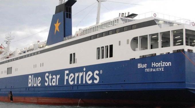 Επιβατηγό πλοίο με 428 επιβάτες προσέκρουσε στο λιμάνι του Ηρακλείου