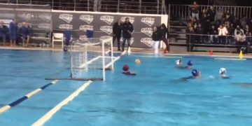 Alldaynews.gr Ντροπιαστικό συμβάν σε αγώνα της Α1 πόλο γυναικών: Οπαδοί Πέταξαν τον διαιτητή στην πισίνα! (video)