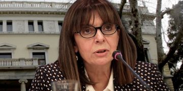 Τι κρύβεται πίσω από την κούπα της Α. Σακελλαροπούλου που «ξεσηκώνει» το διαδίκτυο[photo]