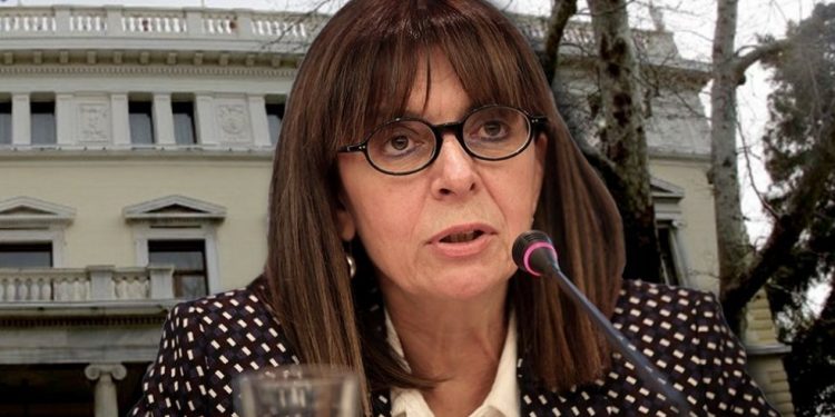 Τι κρύβεται πίσω από την κούπα της Α. Σακελλαροπούλου που «ξεσηκώνει» το διαδίκτυο[photo]