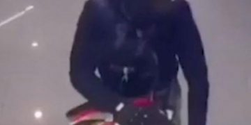 Alldaynews.gr Ληστής πυροβολεί και σκοτώνει 3 ανθρώπους σε κοσμηματοπωλείο (vid)