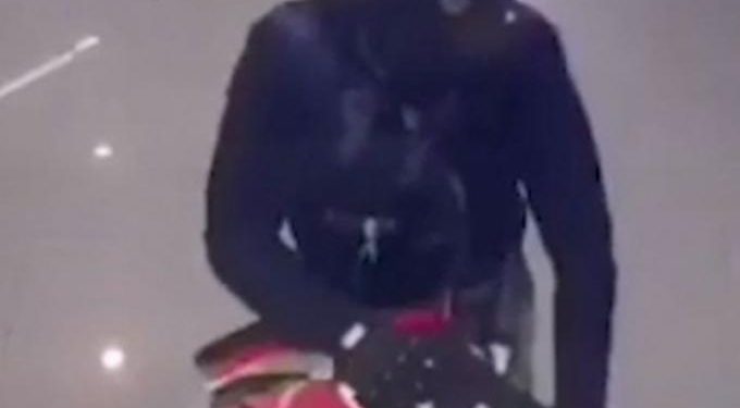 Alldaynews.gr Ληστής πυροβολεί και σκοτώνει 3 ανθρώπους σε κοσμηματοπωλείο (vid)