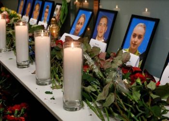 Συντριβή Boeing-176 Νεκροί: Ζευγάρι νεόνυμφων, οικογένειες και φοιτητές στα θύματα[videos]