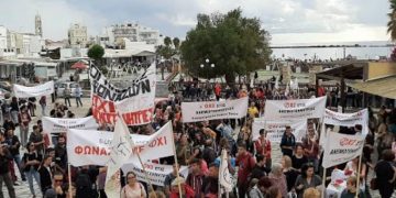 Ένταση στην Τήνο: Τα ΜΑΤ μεταβαίνουν στο νησί για την τήρηση της τάξης