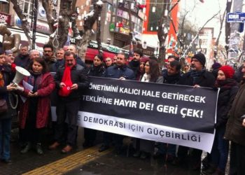 Τουρκία: Παντρέψου τον βιαστή σου – Οι βιαστές θα απαλλάσσονται αν παντρευτούν το θύμα τους