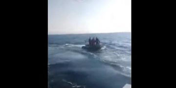 Alldaynews.gr Όπλο έβγαλαν Τούρκοι λιμενικοί κατά Ελλήνων ψαράδων (Video)