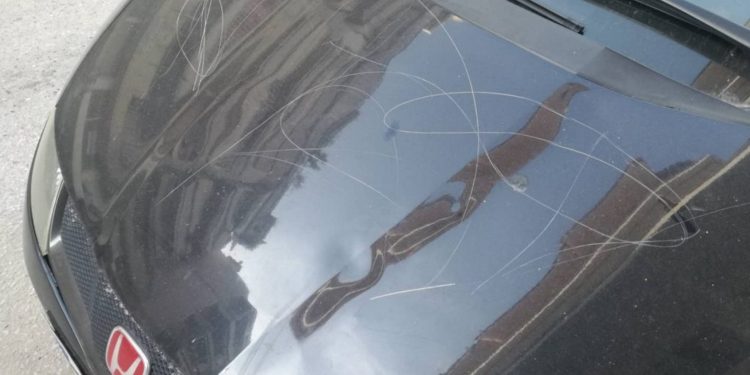 Τρίκαλα: Του χάραξε το αυτοκίνητο για να τον εκδικηθεί! Το έκανε αγνώριστο και έφυγε (pic)