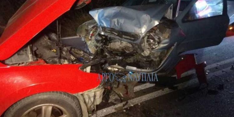 Alldaynews.gr Σοκαριστικές Εικόνες από το τροχαίο Μετωπική και εμπλοκή φορτηγού στο ατύχημα – Τουλάχιστον τρεις τραυματίες, ο ένας…