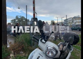 Ασύλληπτο τροχαίο: Τον χτύπησαν οι σιδηροδρομικές μπάρες στο κεφάλι (pics)