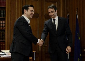 Απροσδόκητο «δώρο»: Χείρα βοηθείας του Τσίπρα στον Κυριάκο για το πιο σημαντικό ζήτημα