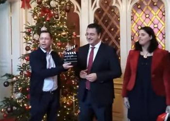 Τζιτζικώστας: Αντί για ευχές σε γυναίκες-υπαλλήλους της Περιφέρειας, «υπονοούμενα» για ταινίες του… Σειρηνάκη! (Video)