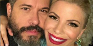 Ο Χάρης Βαρθακούρης αποκάλυψε το επικό σκηνικό στο αεροδρόμιο – Τι του φώναζαν για την Αντελίνα;