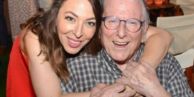 Alldaynews.gr Ο Κώστας Βουτσάς έκλεισε τα … – “Θα ζήσω ως τα 110”, λέει (vid)