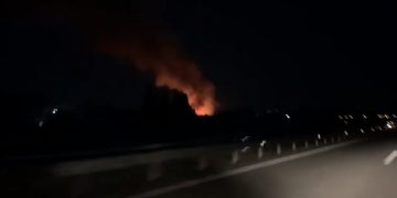 Alldaynews.gr Μεγάλη φωτιά τα ξημερώματα σε εργοστάσιο ανακύκλωσης (video)