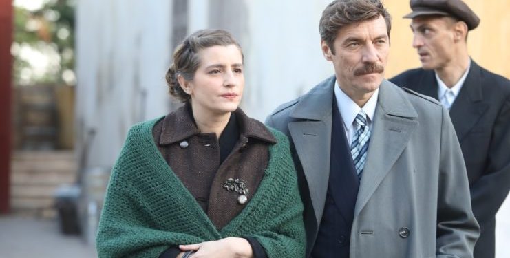 Alldaynews.gr Πανικός απόψε στις «Άγριες Μέλισσες»: Ο Κυπραίος κάνει πρόταση γάμου στην Ελένη