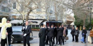 Σε λαϊκό προσκύνημα ο Κώστας Βουτσάς[photos]