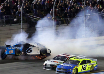 Βίντεο: Σοκαριστικό ατύχημα στην πίστα Daytona 500 – Σε σοβαρή κατάσταση ο πιλότος