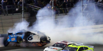 Alldaynews.gr Βίντεο: Σοκαριστικό ατύχημα στην πίστα Daytona 500 – Σε σοβαρή κατάσταση ο πιλότος